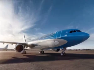 Echaron a tres pilotos de Aerolíneas Argentinas por negarse a operar aviones que debían ser devueltos