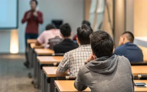 Educación: de 10 chicos, 4 van a la facu y sólo 1 se recibe