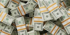 El BCRA baja ritmo de ajuste del dólar para controlar inflación.