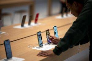 El Gobierno anunció que eliminará aranceles a las importaciones de celulares.