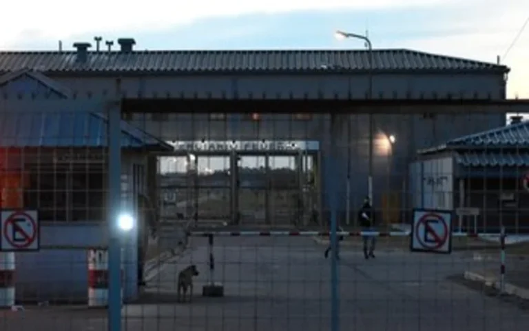 El Gobierno anunció que los presos dejarán de cobrar planes sociales