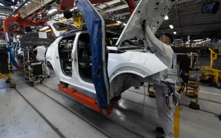El Gobierno anunció una rebaja de impuestos para el sector automotriz