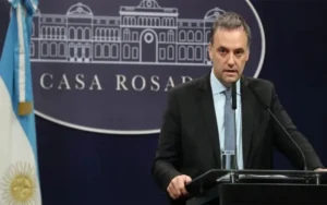 El Gobierno aseguró que el 30 de junio habrá más despidos en el Estado
