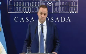 El Gobierno confirmó que se descontará el día a los estatales que no vayan a trabajar por el día de la mujer
