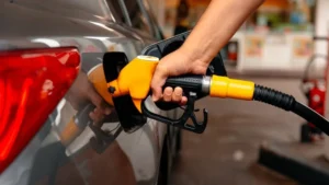 El Gobierno confirmó una suba de los impuestos al combustible