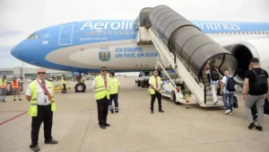 El Gobierno declaró al sector aerocomercial como "servicio esencial"