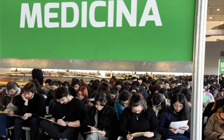 El Gobierno informó que se adjudicaron el 81% de las residencias médicas.