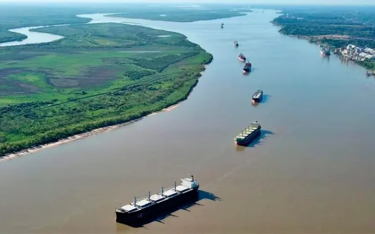 El Gobierno nacional llamó a licitación para privatizar la Hidrovía