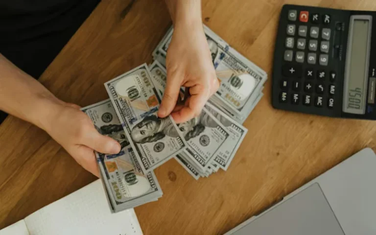 El Gobierno presentó el proyecto de ley para incentivar el uso de dólares del colchón