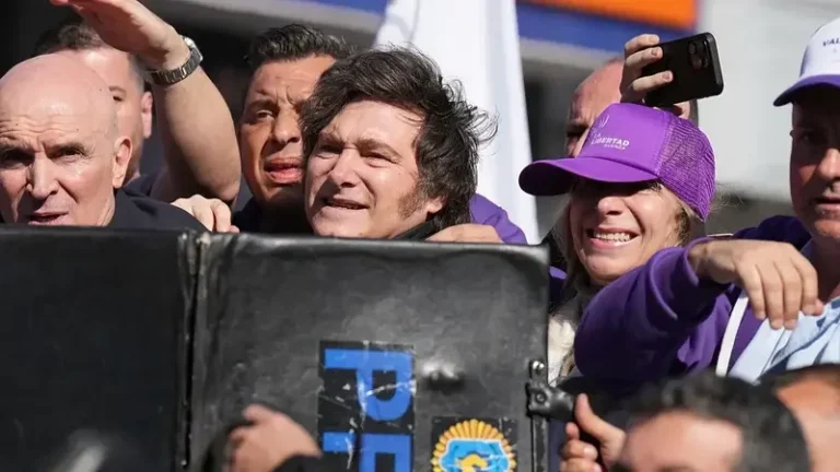 Tras el ataque a Milei, el Gobierno presentó una denuncia penal