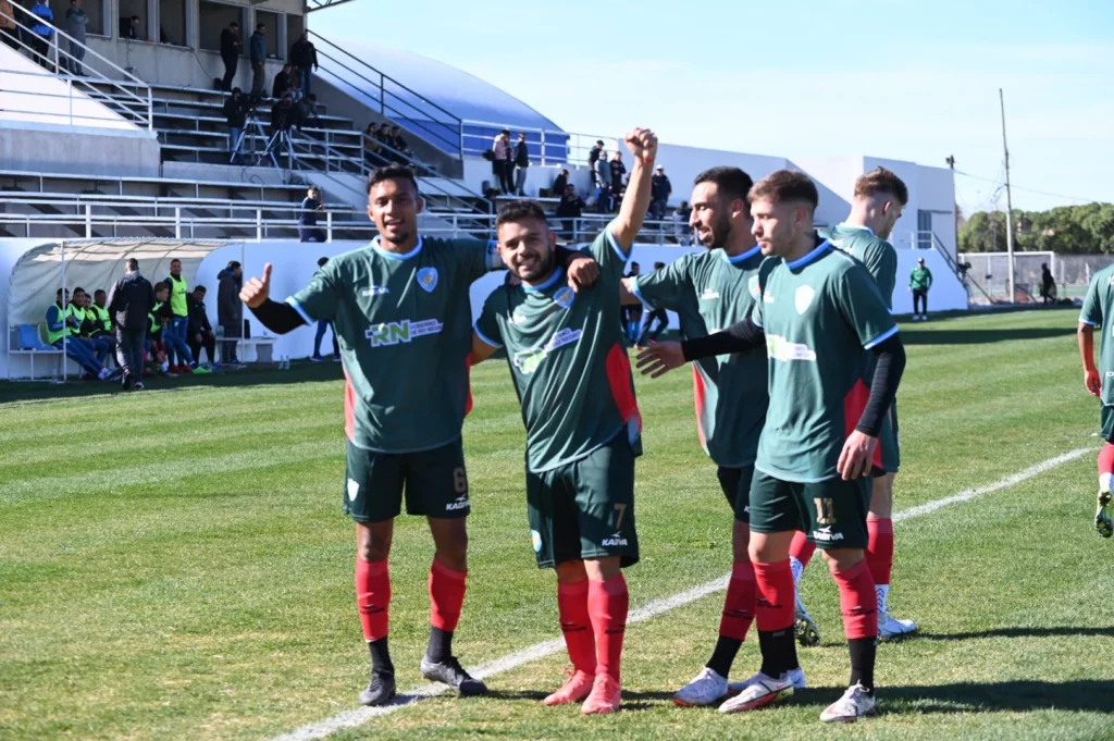 El capitán de Bangladesh debutó en el Federal A