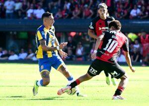 Hinchas en el clásico rosarino entre Central y Newell’s