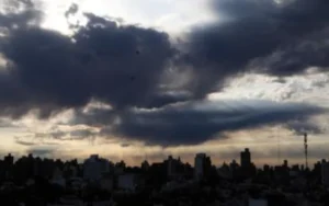 El clima en Rosario durante agosto y octubre tendrá lluvias superiores y temperaturas en ascenso