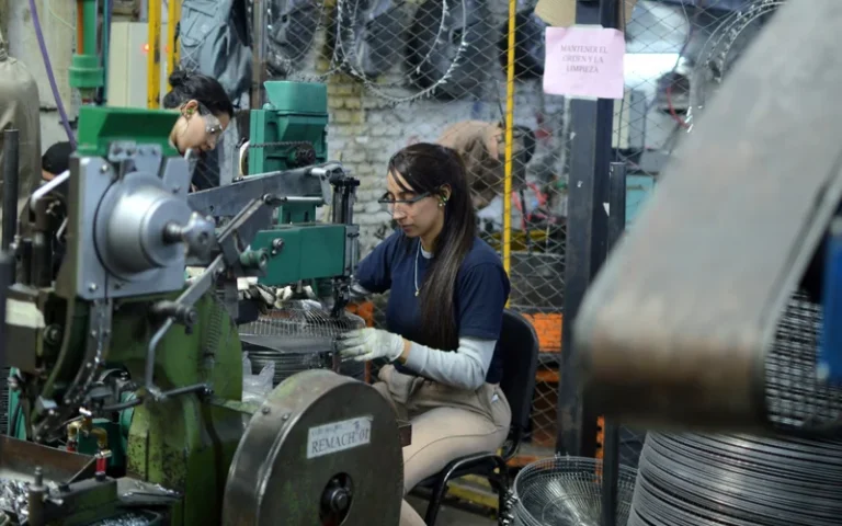 El consumo de energía industrial en Santa Fe cayó a los niveles de la pandemia