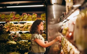 El consumo masivo cayó un 10,6% interanual en enero