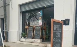 Frente de un almacén de barrio Fisherton