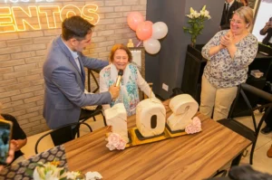 El emocionante festejo sorpresa de los 102 años de Edi