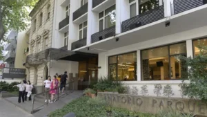 Recibió el alta médica el estudiante que cayó de un sexto piso