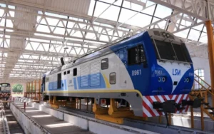 El gobierno nacional inició el proceso de compra de tres nuevas locomotoras a China