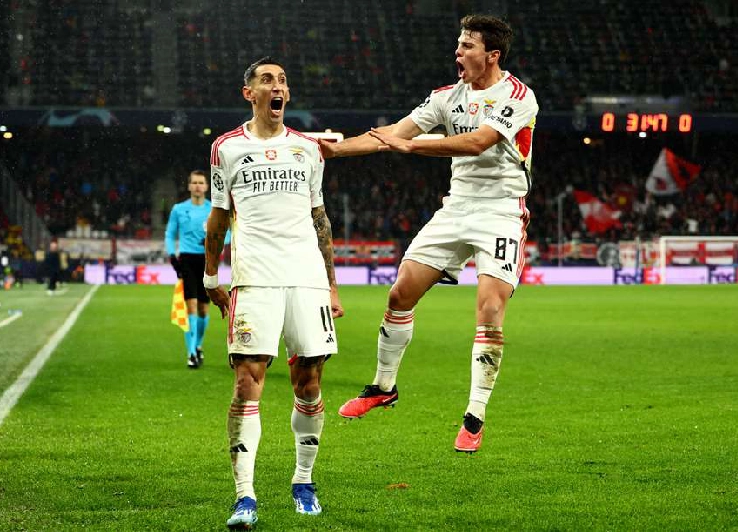 El rosarino marcó en el triunfo de su equipo ante el Salzburgo de Austria por 3-1.