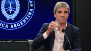 El impuesto PAIS, clave en el superávit fiscal del primer semestre