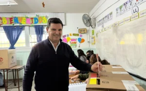 El intendente de Roldán continúa internado tras sufrir un infarto.