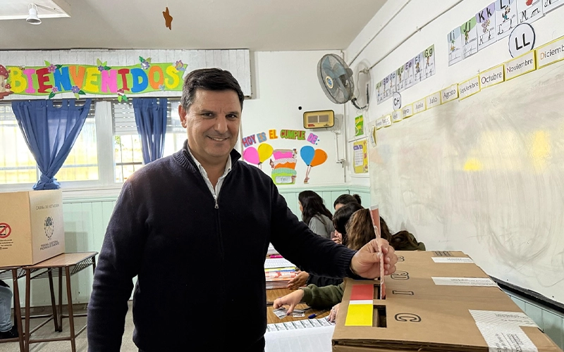 El intendente de Roldán continúa internado tras sufrir un infarto.