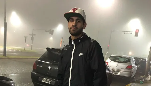 El joven asesinado en su auto fue identificado por las autoridades.