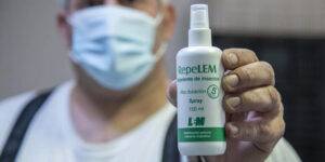 El laboratorio municipal retoma la producción de repelentes.