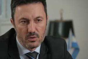 El ministerio de Defensa aseguró que echarán a quien llamó "Falklands" a las Malvinas