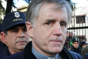 Padre Grassi seguirá en prisión