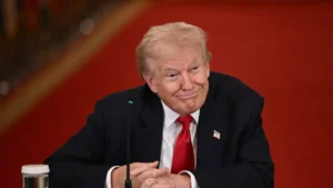 Tablero financiero con caída en el precio internacional del petróleo