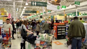 Según la UCA, en un año el poder de compra salarial cayó un 11%