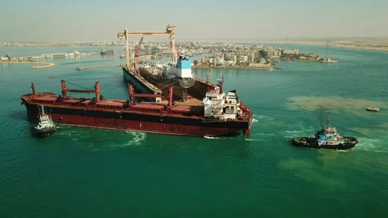 El precio del crudo toca los US$100 por la crisis en el Mar Rojo