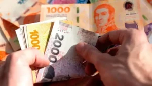 Desde que asumió Milei, el salario mínimo perdió un 26,5% real