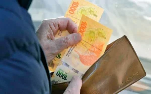 El salario mínimo perdió el 32% del poder adquisitivo en el primer semestre