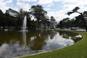 Martes mublado y húmedo en la ciudad