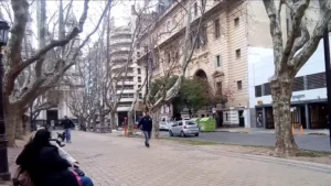 Martes nublado en la ciudad