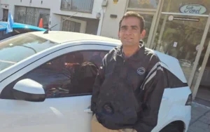 El vendedor ambulante robado logró comprar un auto gracias a la solidaridad