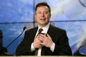 Elon Musk entra en tensión con Apple por la incorporación de IA