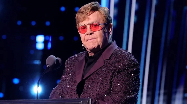 Elton John comentó en las últimas horas que contrajo una infección en un ojo y que perdió la visión del mismo. "Me estoy curando, pero es un proceso extremadamente lento", dijo. 