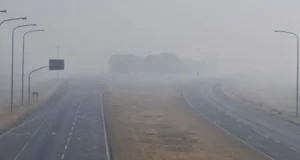 Ruta con niebla y baja visibilidad en la región centro del país