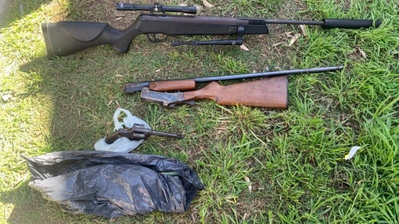 Empalme Graneros: hallan armas de fuego en un transporte escolar.