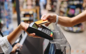 En Argentina crecieron las compras en cuotas y cayó el uso del débito