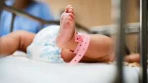 En Argentina, la natalidad cae y la longevidad crece