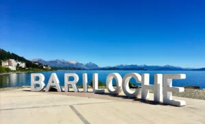 Bariloche: una mujer pateó la cabeza de un bebé de cinco meses y fue detenida