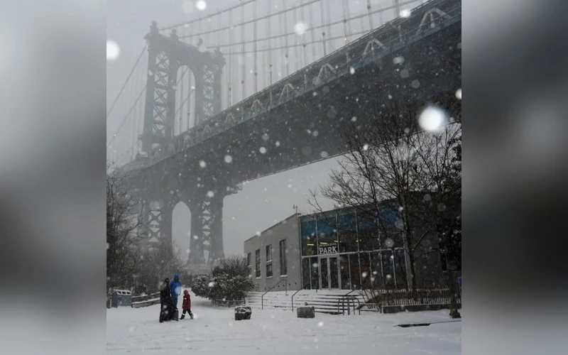 En Estados Unidos, hay al menos 30 muertos por la histórica tormenta invernal.