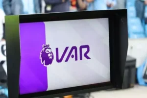En Inglaterra analizan eliminar el VAR de la Premier League