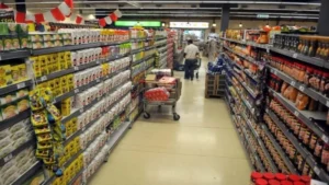 En Rosario, los clientes van más a supermercados pero compran menos