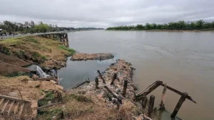 En Victoria peligra el suministro de agua por la bajante del río